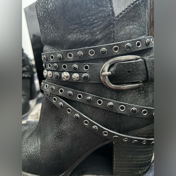 NOT RATED Heeled Boots - Picture 3 of 10